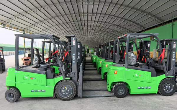 工业搬运的革新之作：龙工庆阳叉车技术实践与价值解析